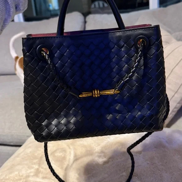 Black Woven Handbag - Picture 4 of 6